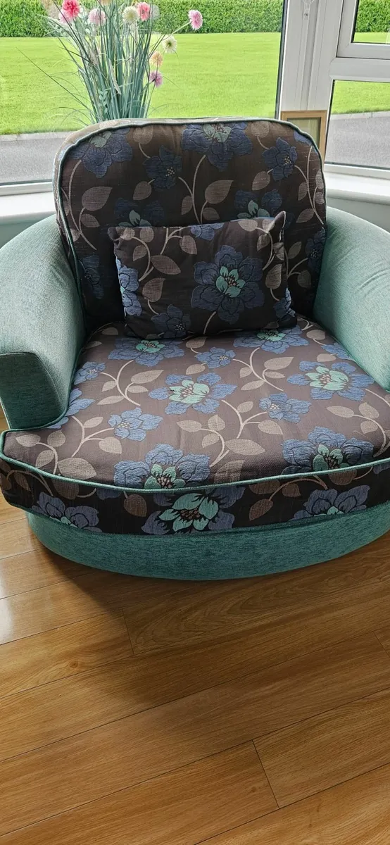 Couch - Image 3