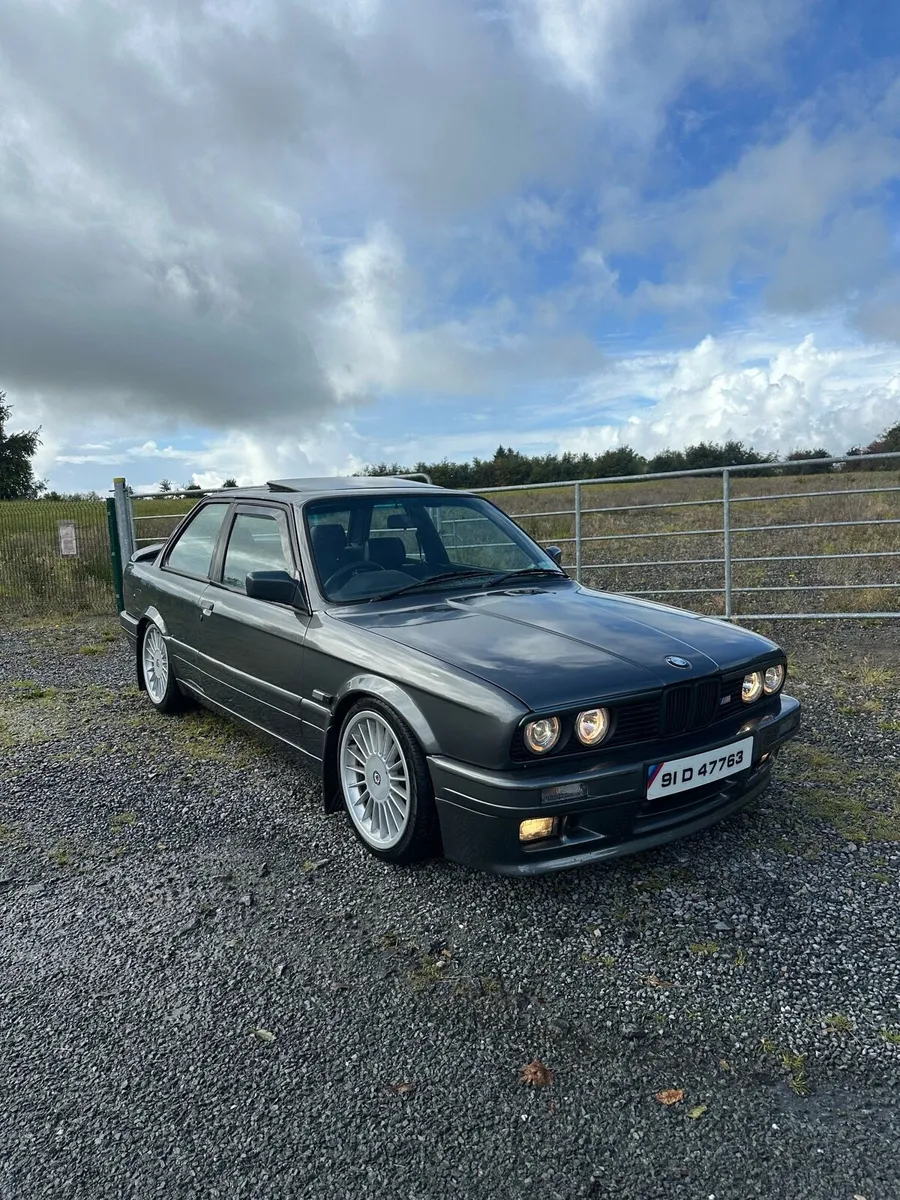 BMW E30 325i - Image 1