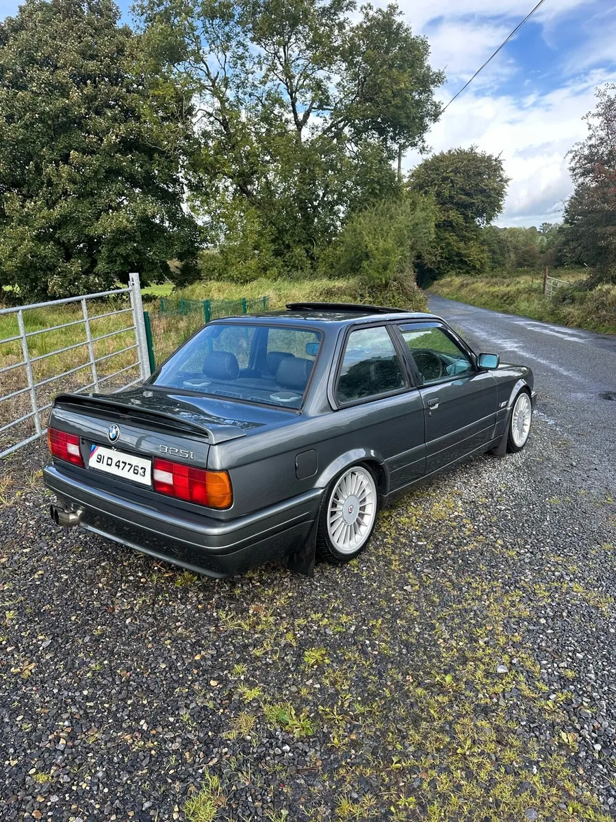BMW E30 325i - Image 2