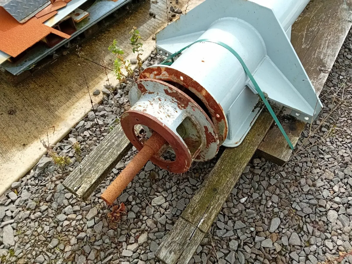 2No Screw Conveyor Enclosed - 2.0m and 1.9m - Image 2