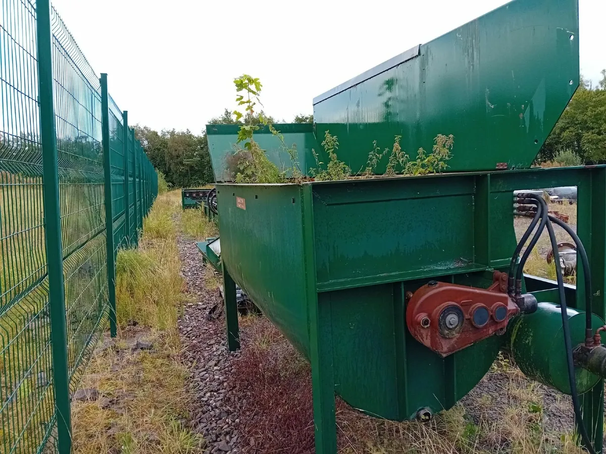 Mixer feeder with Drag Chain Elevator Conveyor - Image 1