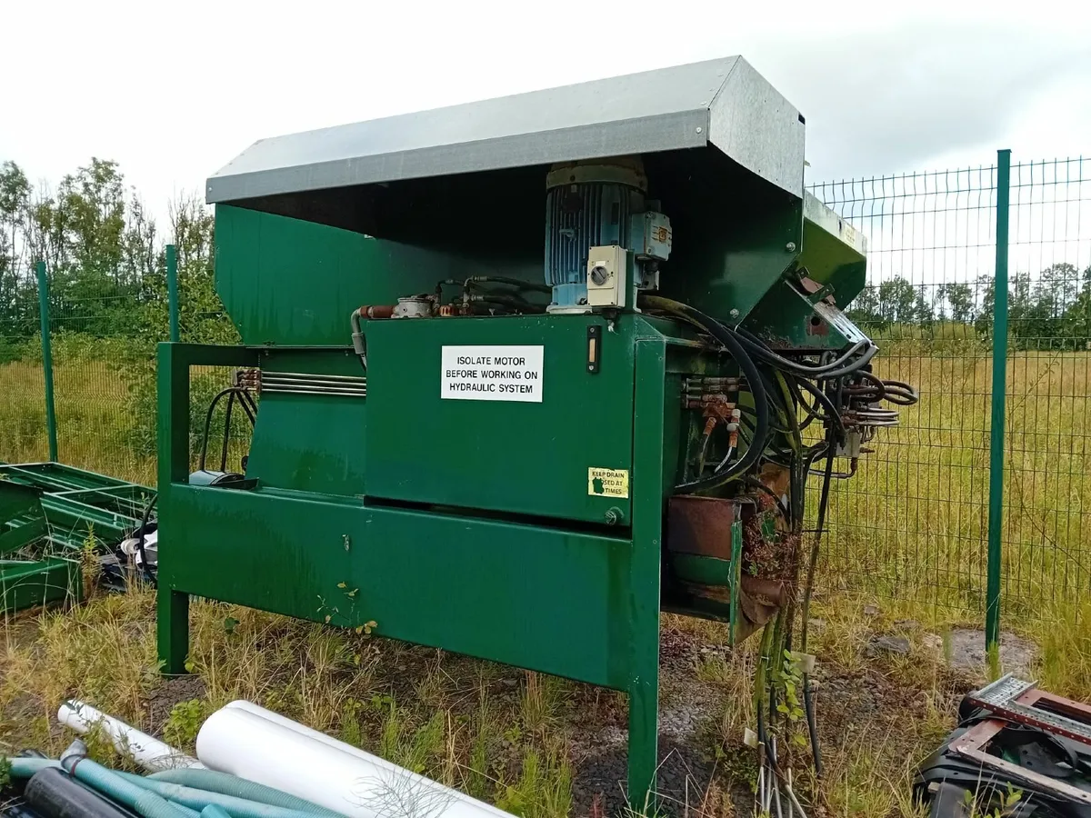Mixer feeder with Drag Chain Elevator Conveyor - Image 2