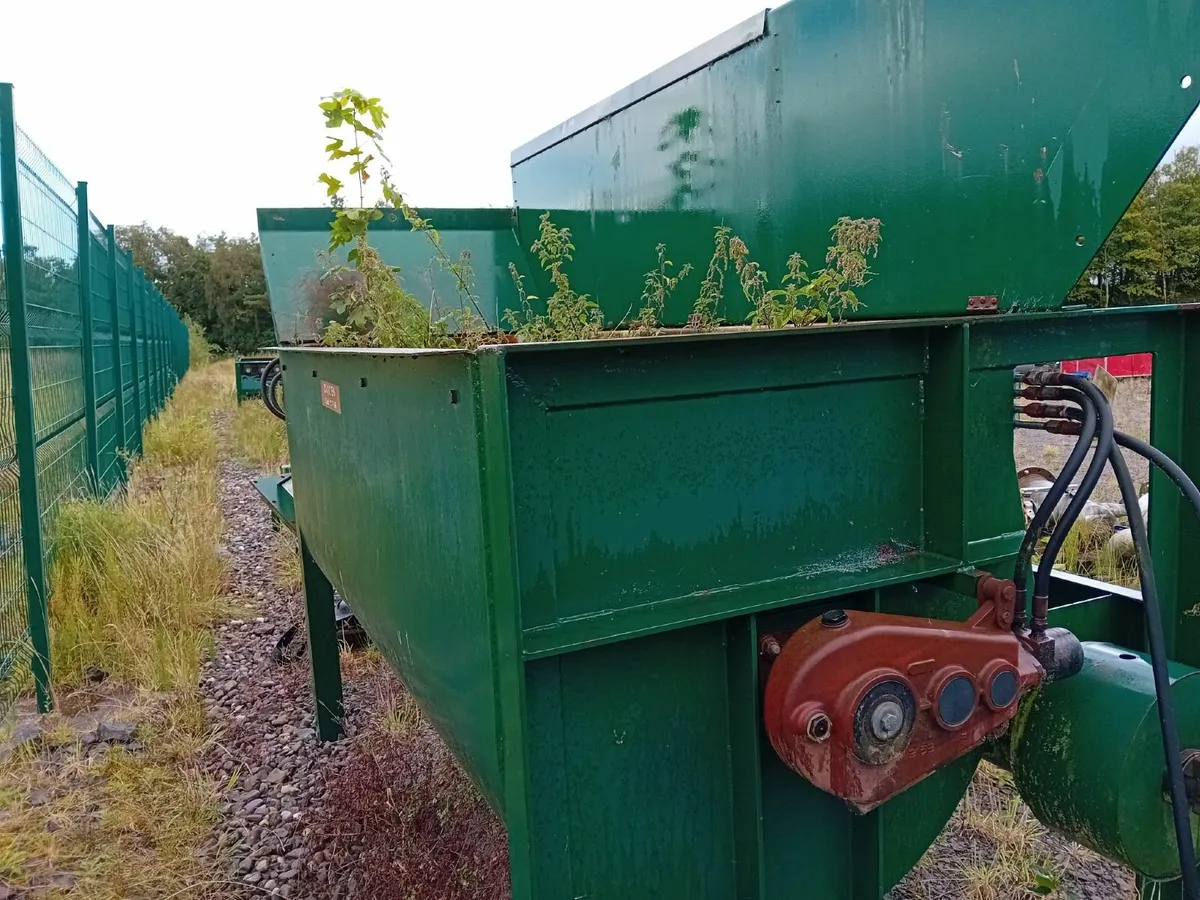 Mixer feeder with Drag Chain Elevator Conveyor - Image 3