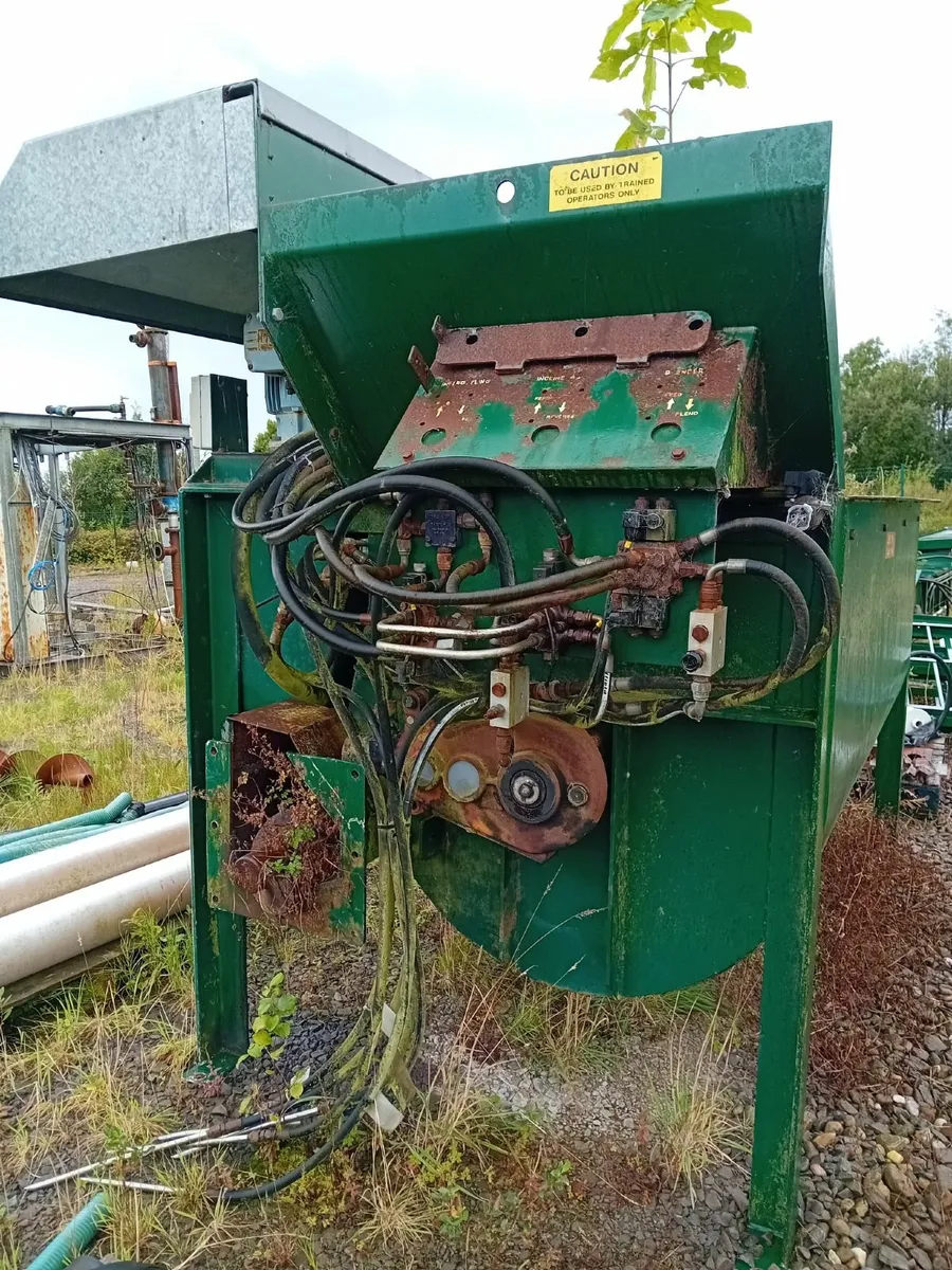 Mixer feeder with Drag Chain Elevator Conveyor - Image 4