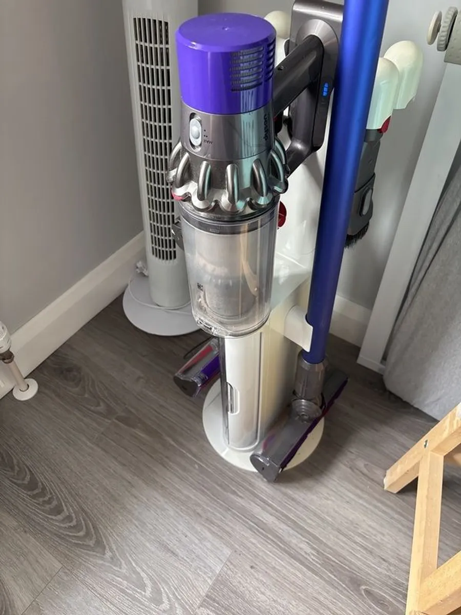 dyson - Image 1