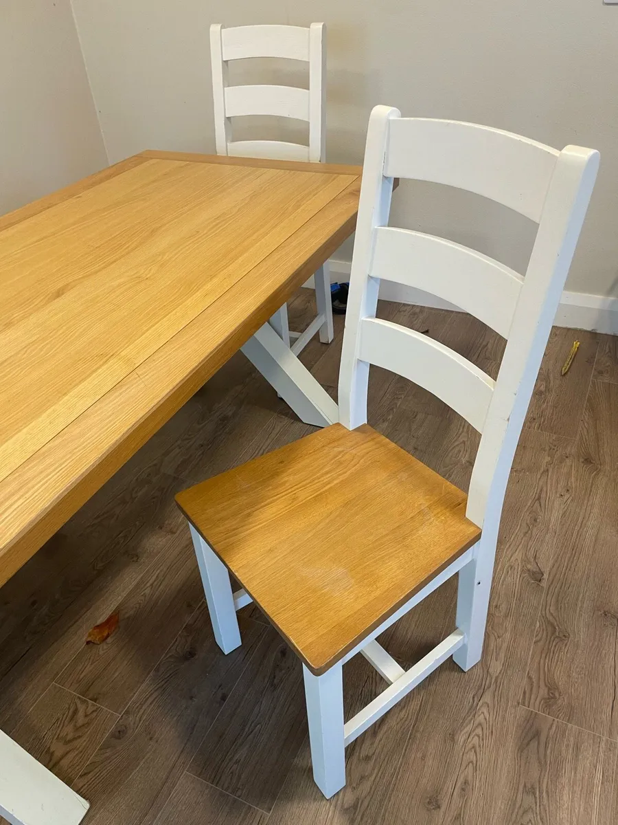 Table and chairs - Image 2