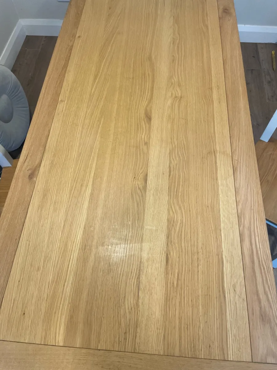 Table and chairs - Image 3
