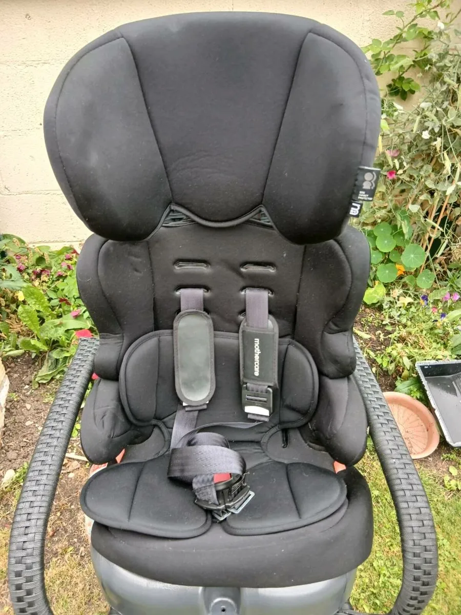 2 child's car seats.  1 baby high chair - Image 2