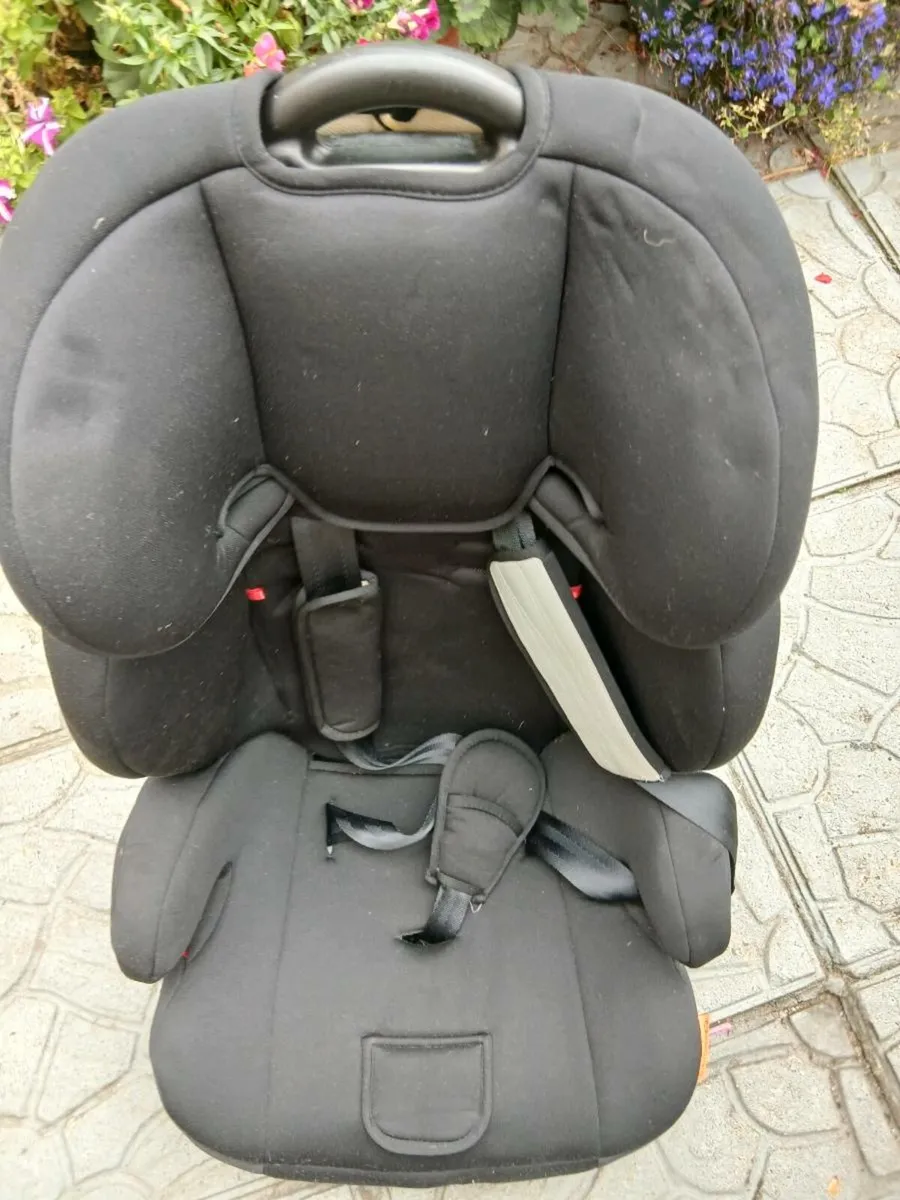 2 child's car seats.  1 baby high chair - Image 3