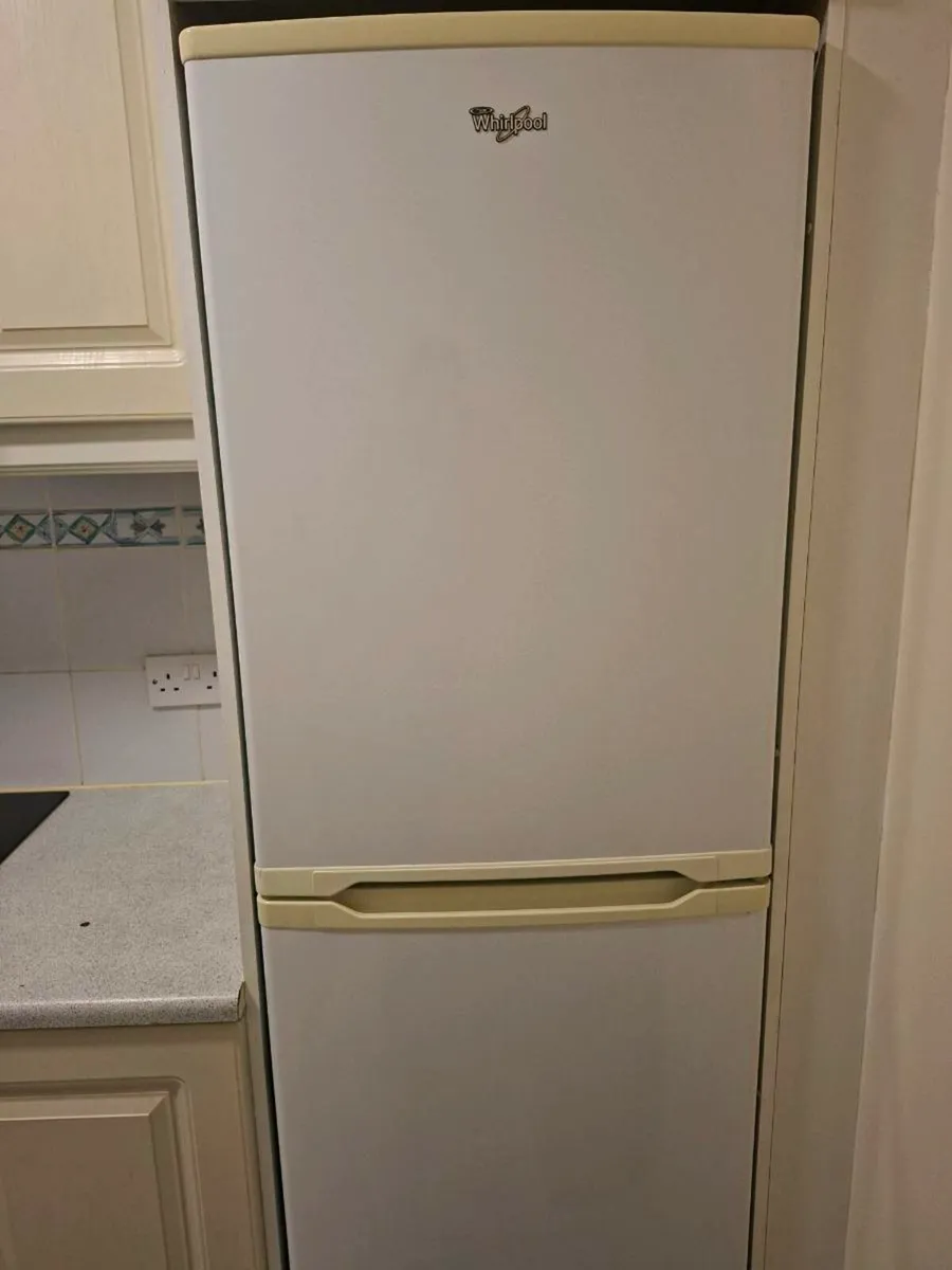 Whirlpool fridge freezer - Image 2
