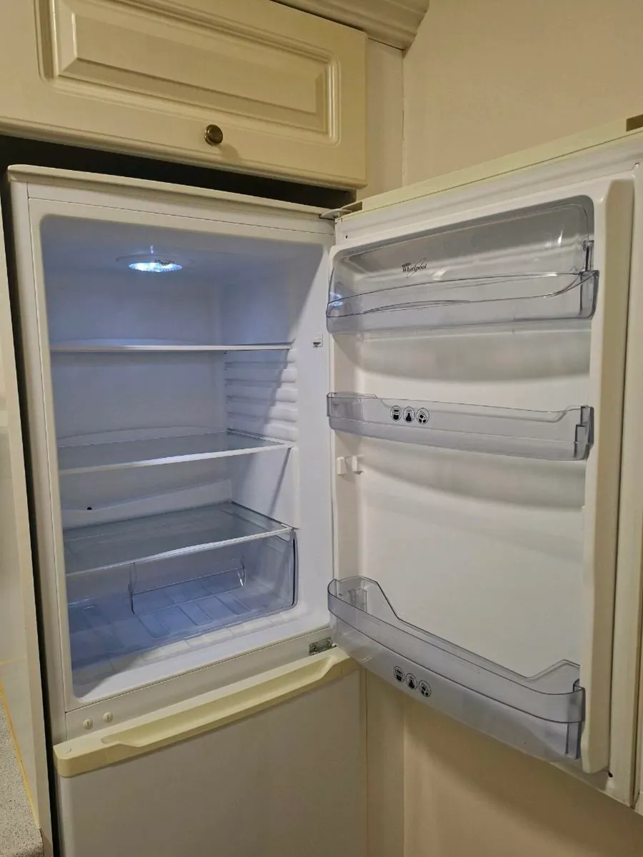 Whirlpool fridge freezer - Image 3