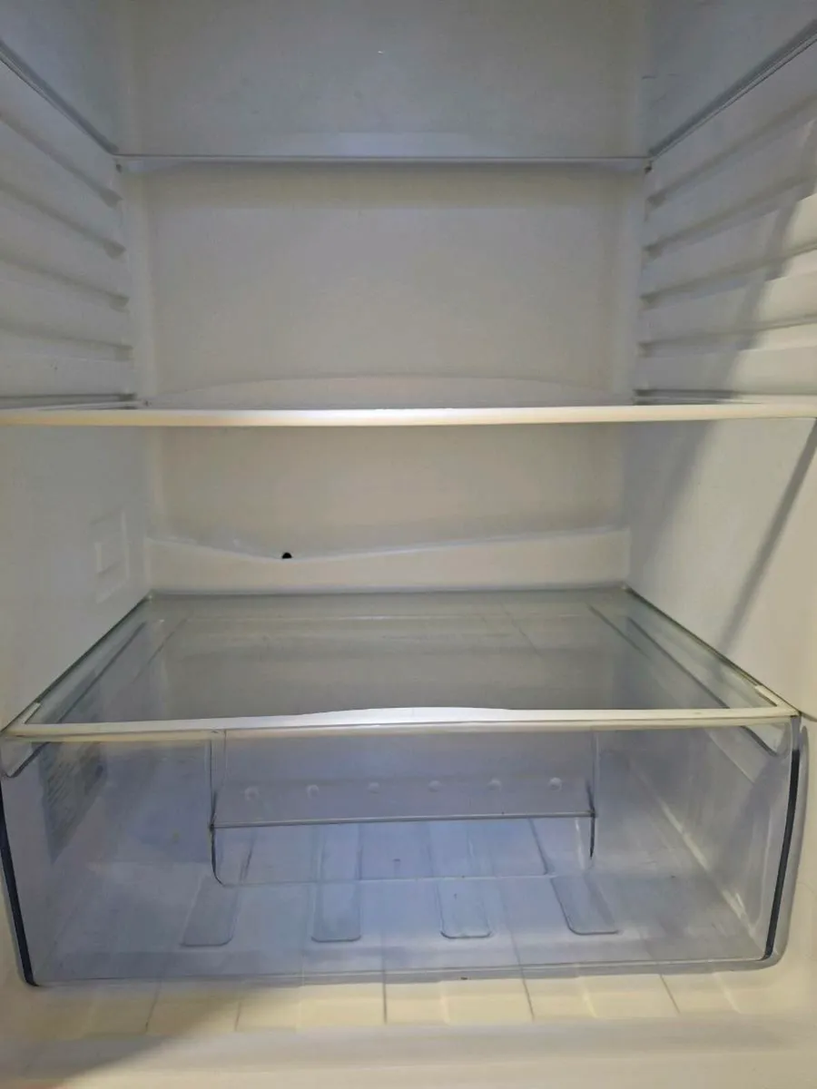 Whirlpool fridge freezer - Image 4