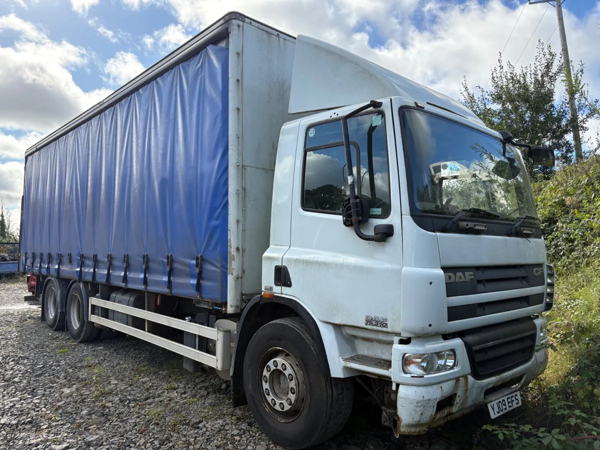 2009 DAF CF 75-310 Curtainside