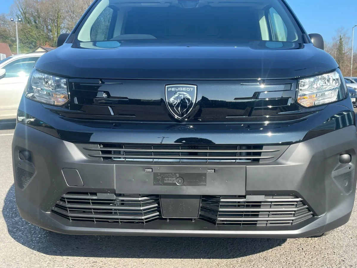 Peugeot Partner Standard Diesel Professional Plus - Image 3