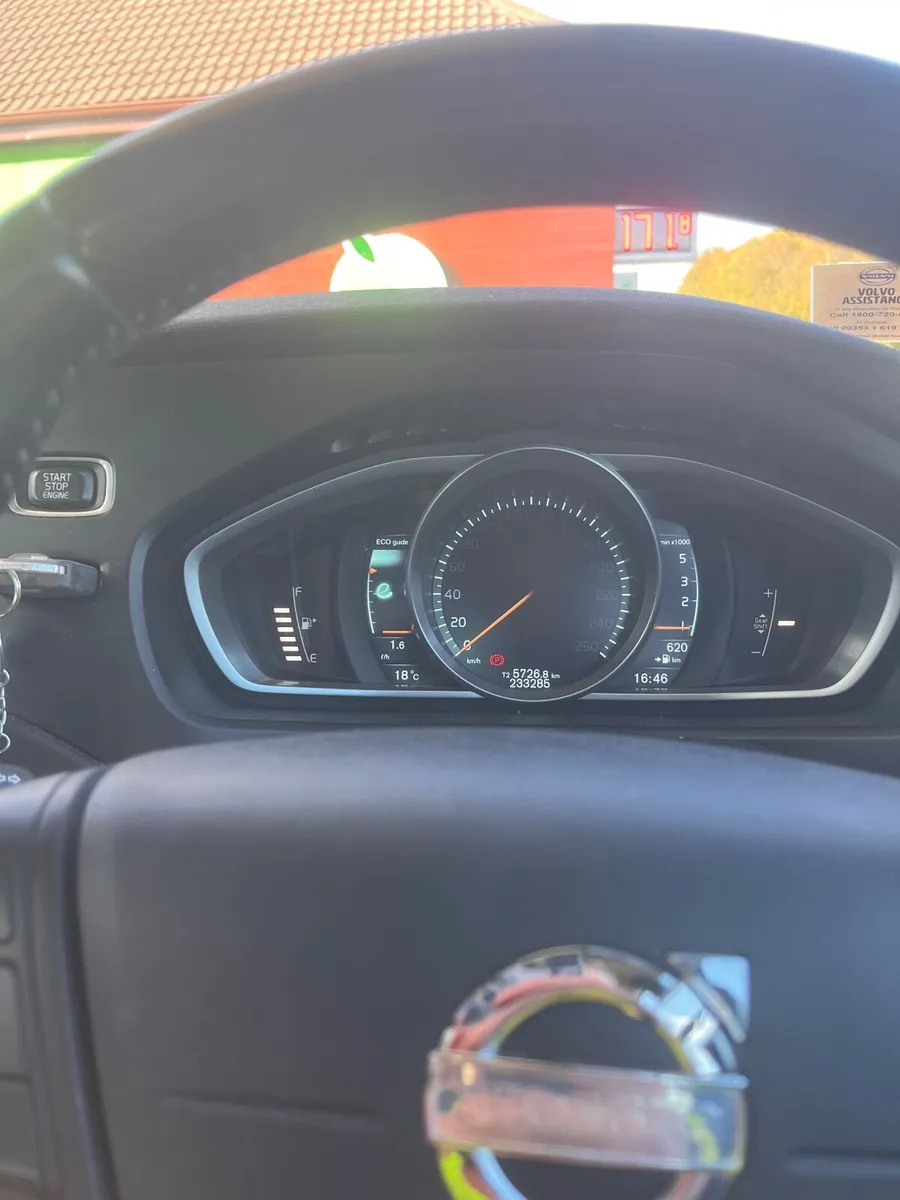 Volvo V40 2013 - Image 1