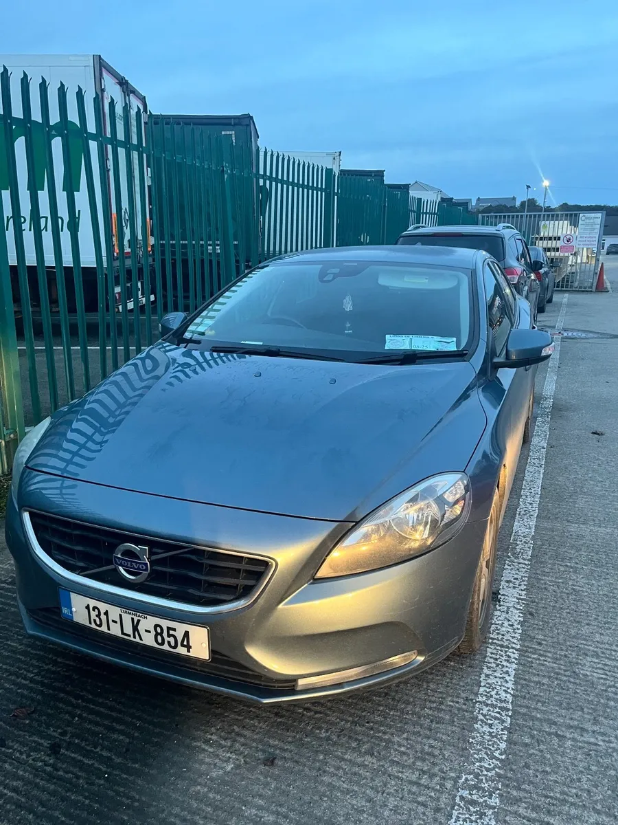 Volvo V40 2013 - Image 2
