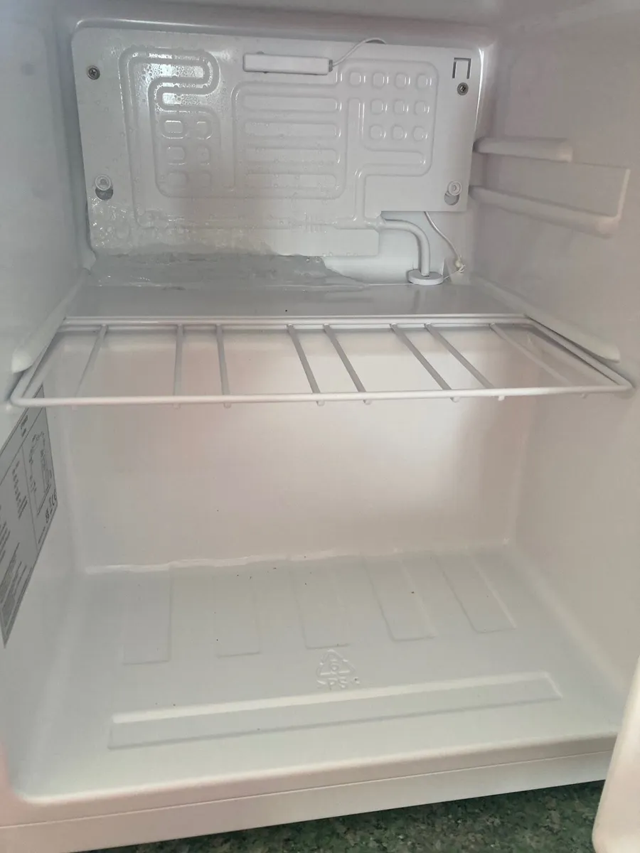 Mini fridge - Image 2