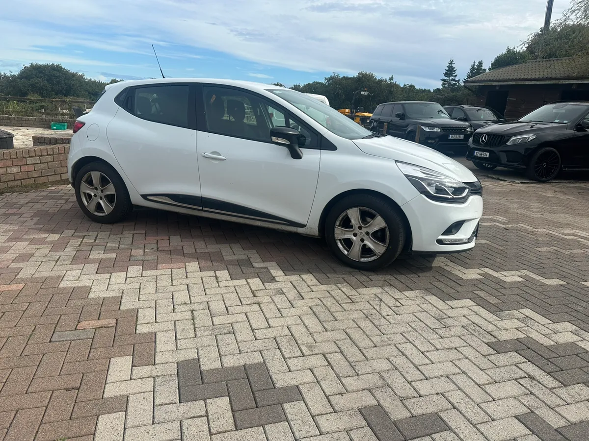 Renault Clio 1.2 Petrol 2016 - Image 1