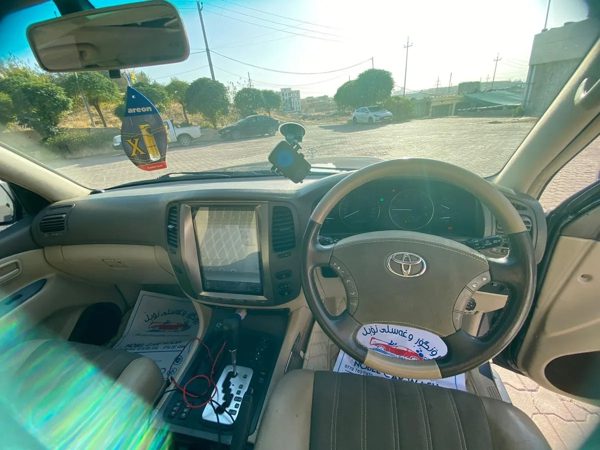 Toyota Landcruiser - Image 4