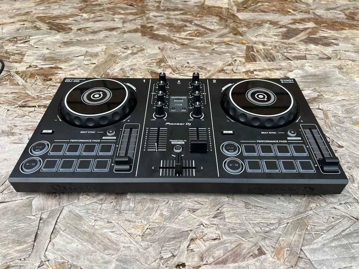 Pioneer DDJ-200 Smart DJ Controller - Image 1