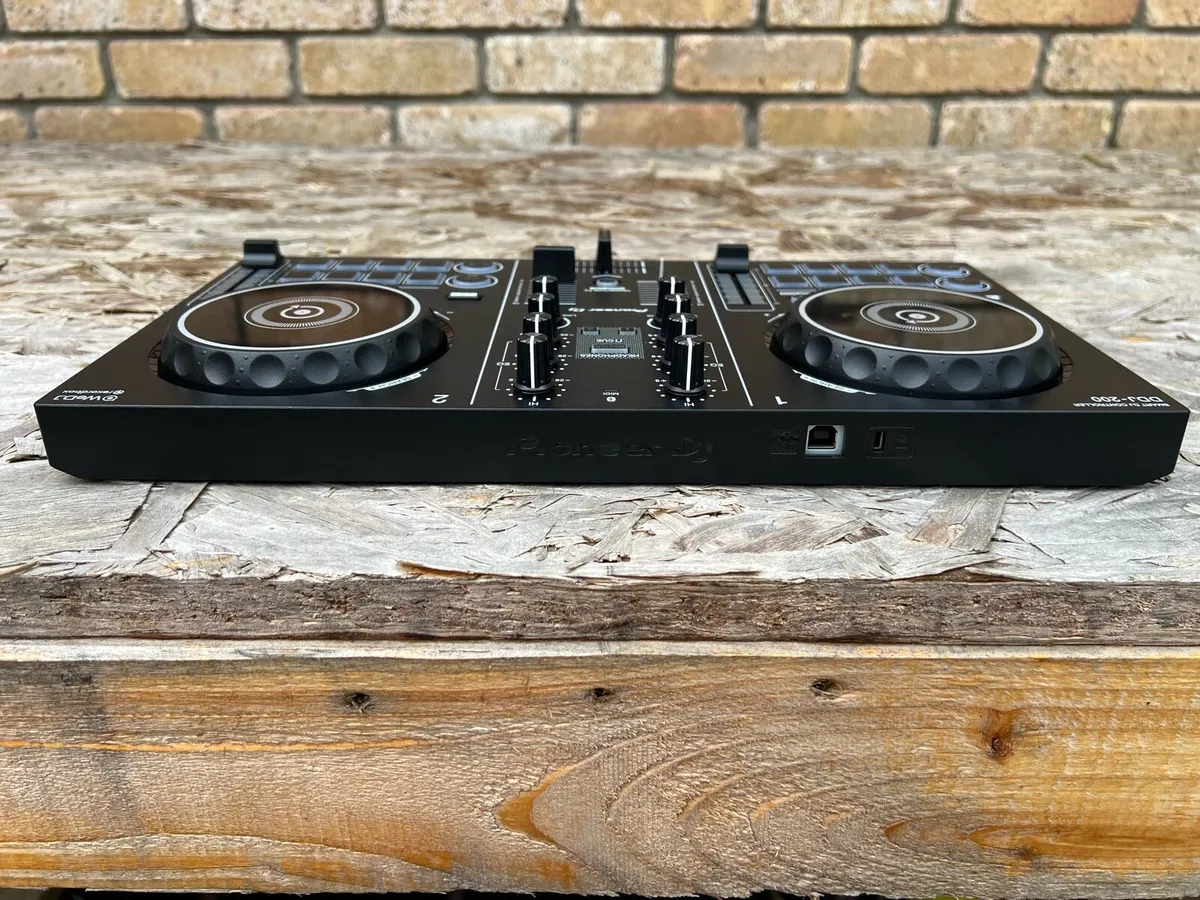 Pioneer DDJ-200 Smart DJ Controller - Image 3