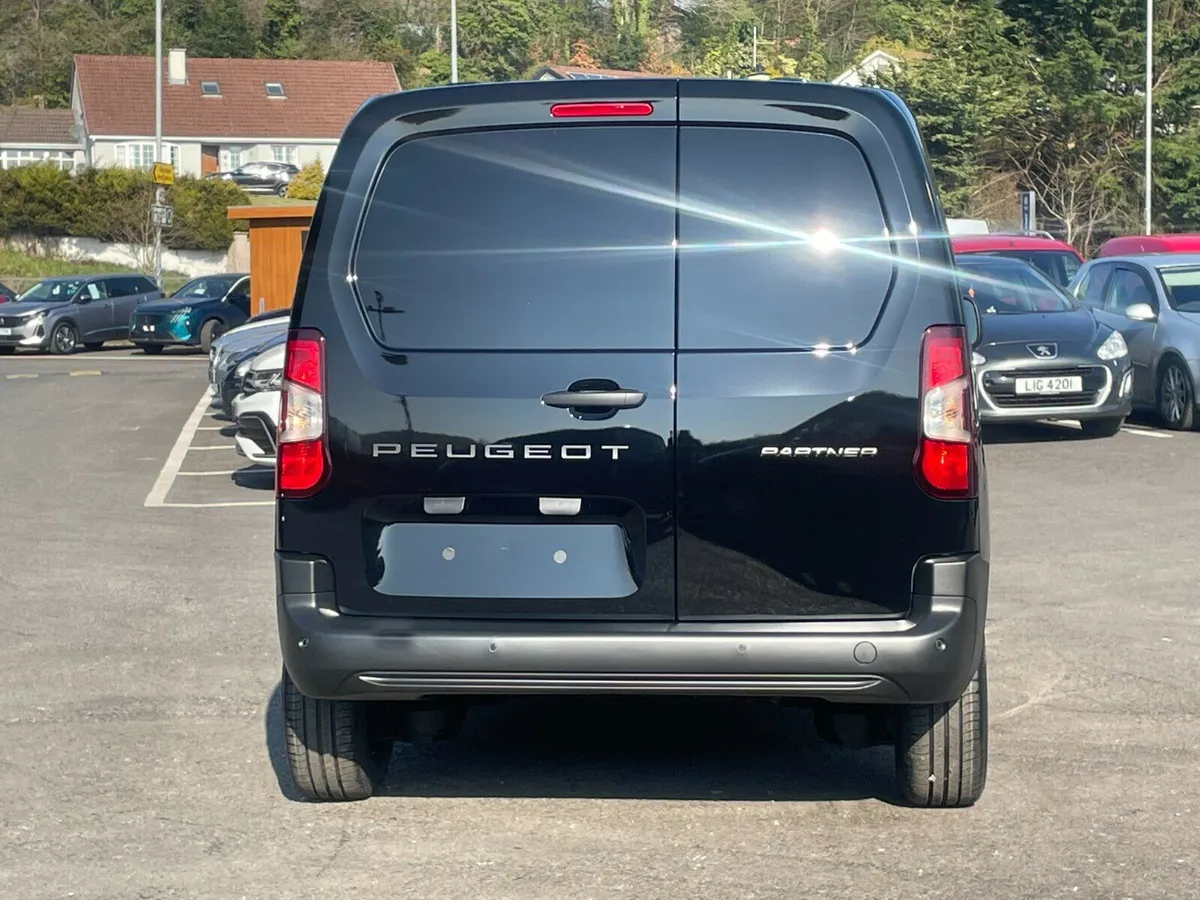 Peugeot Partner Standard Diesel Professional Plus - Image 3