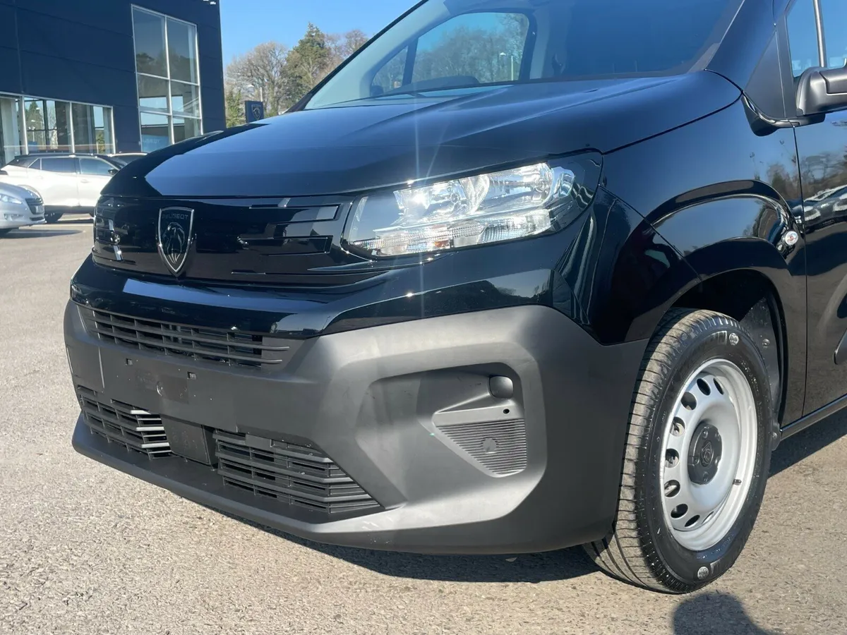 Peugeot Partner Standard Diesel Professional Plus - Image 2