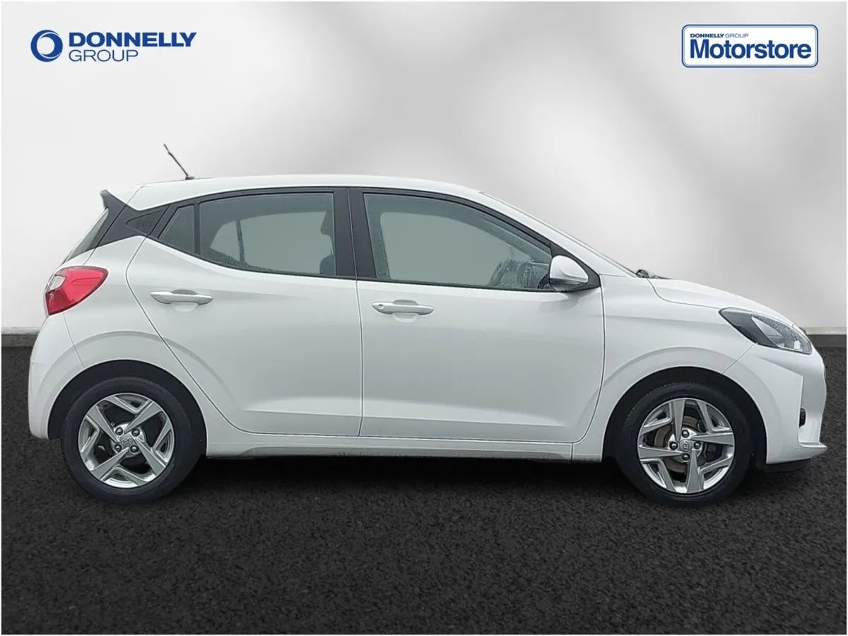 Hyundai i10 Hatchback SE Connect - Image 2