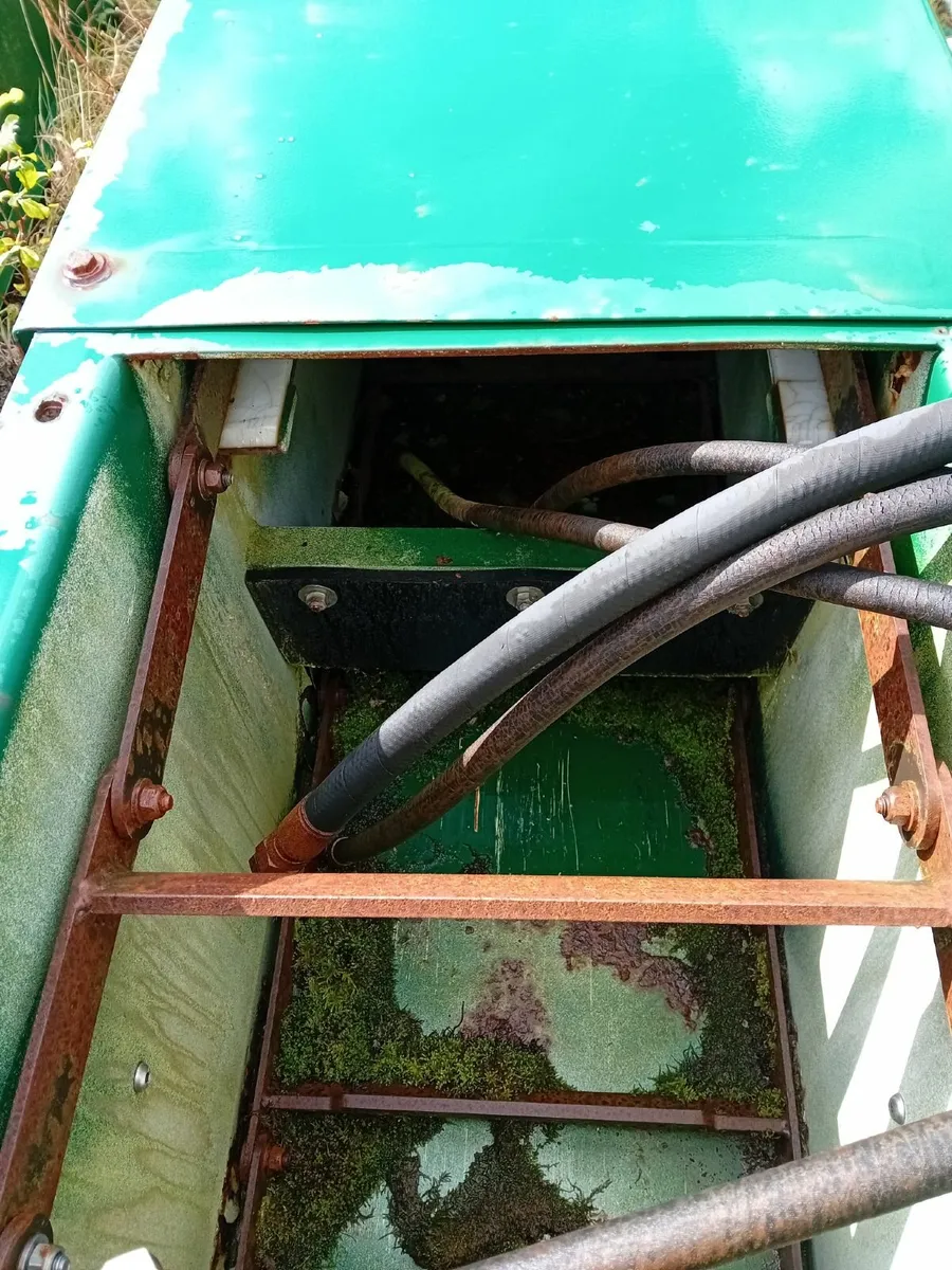 20ft Cross Conveyor with 2 outlets Hydraulic. - Image 3