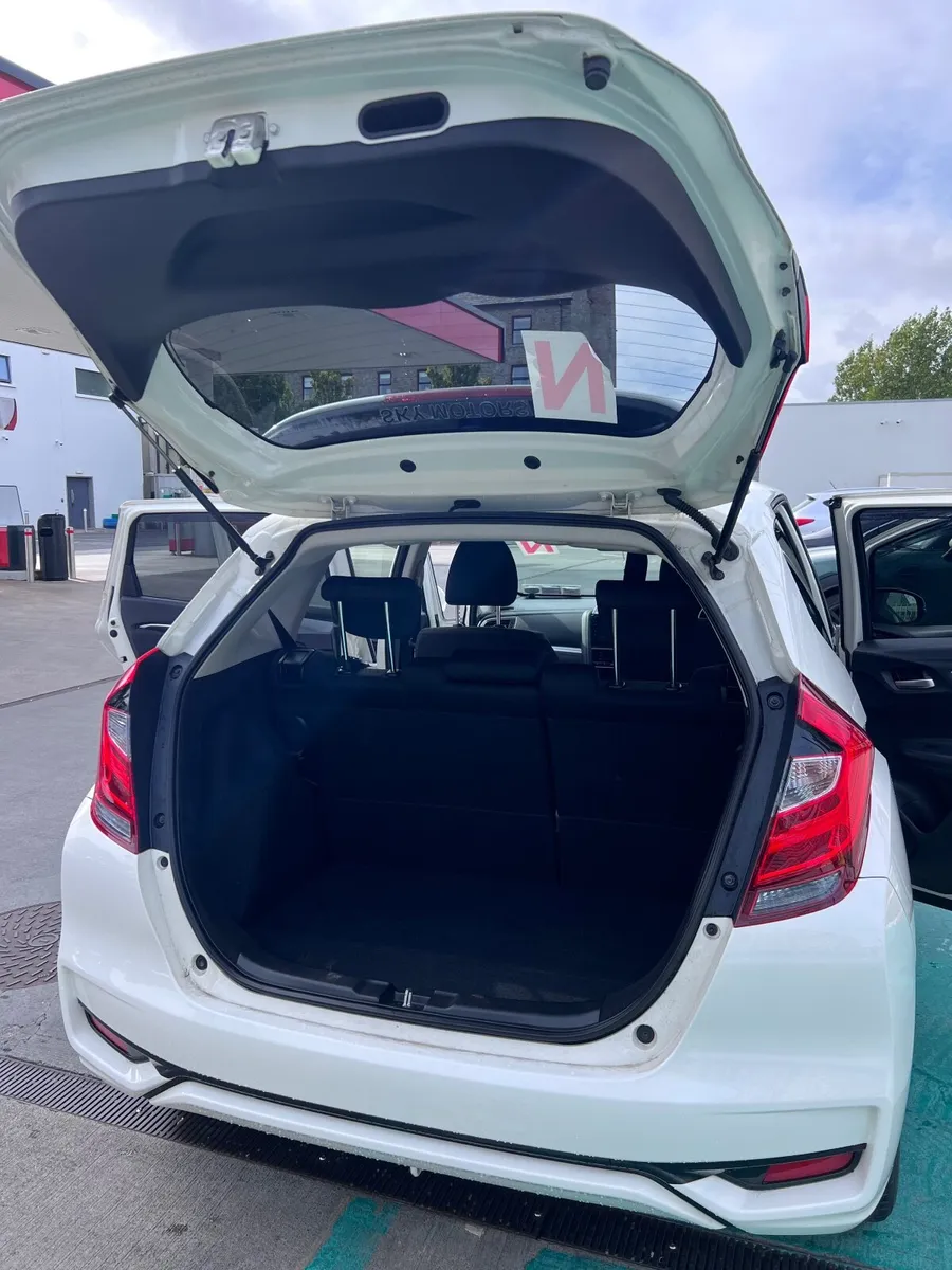 Honda Fit 2018 - Image 2