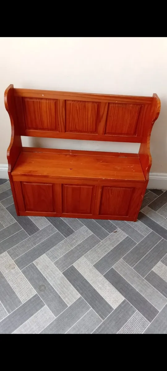 Seat/bench with storage - Image 1