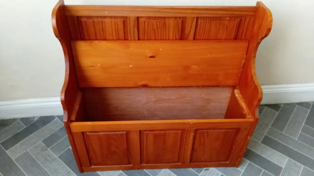 Seat/bench with storage - Image 2