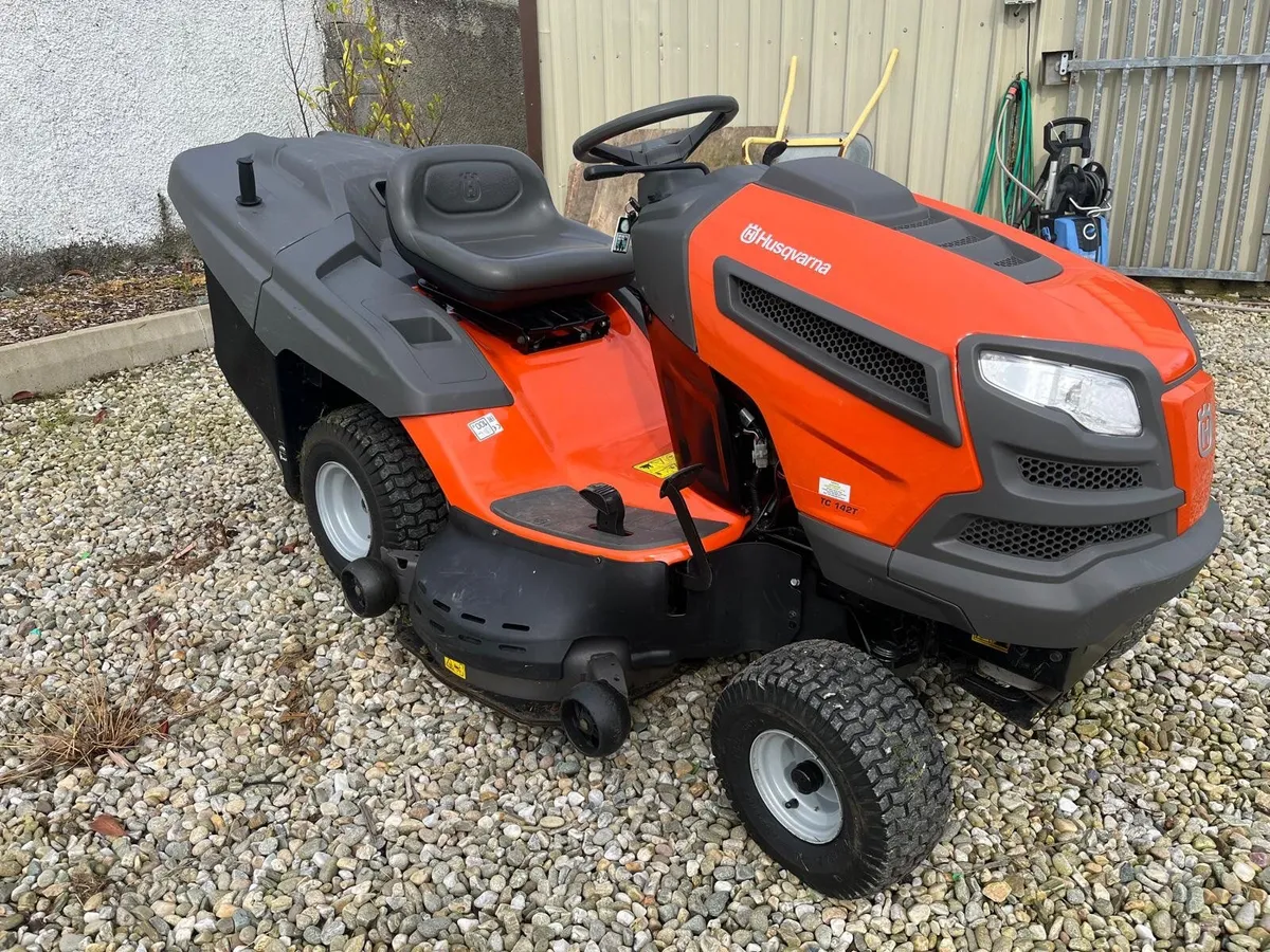 Husqvarna 22hp ride on lawnmower ##like new - Image 1