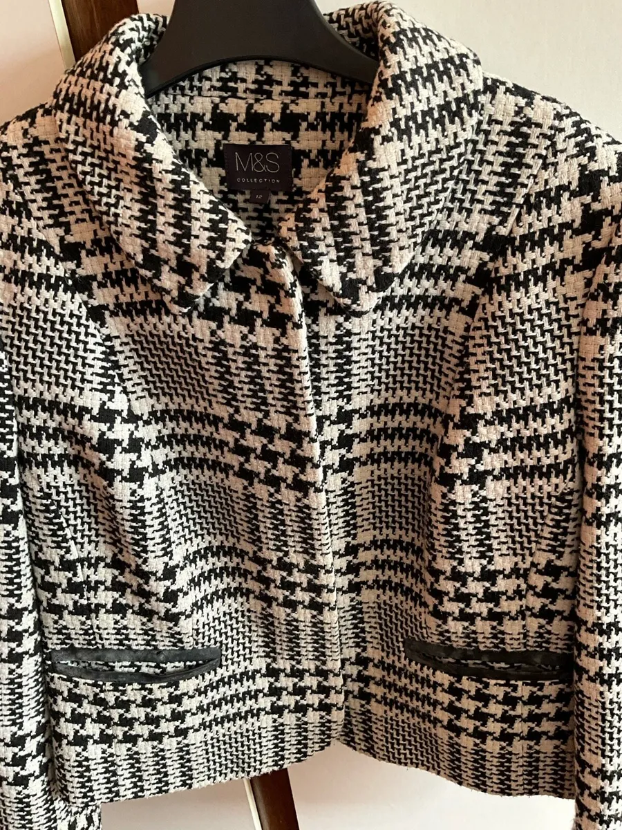 Black and White Warm Jacket - Image 4