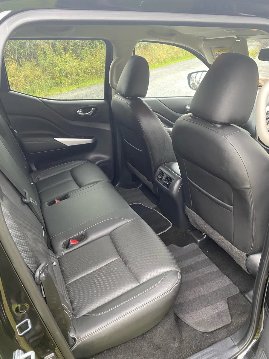 Nissan Navara Tekna - Image 4
