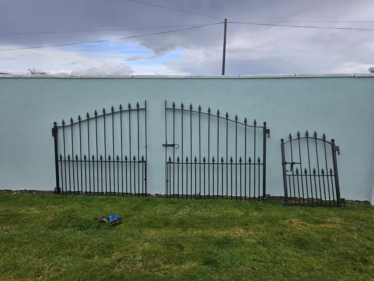 Entrance gates - Image 1
