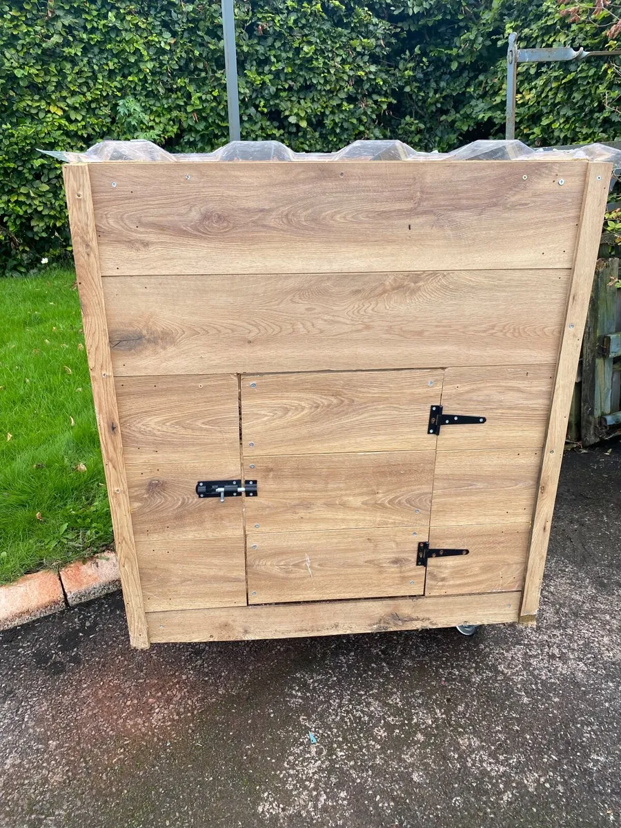 Chicken coop - Image 1