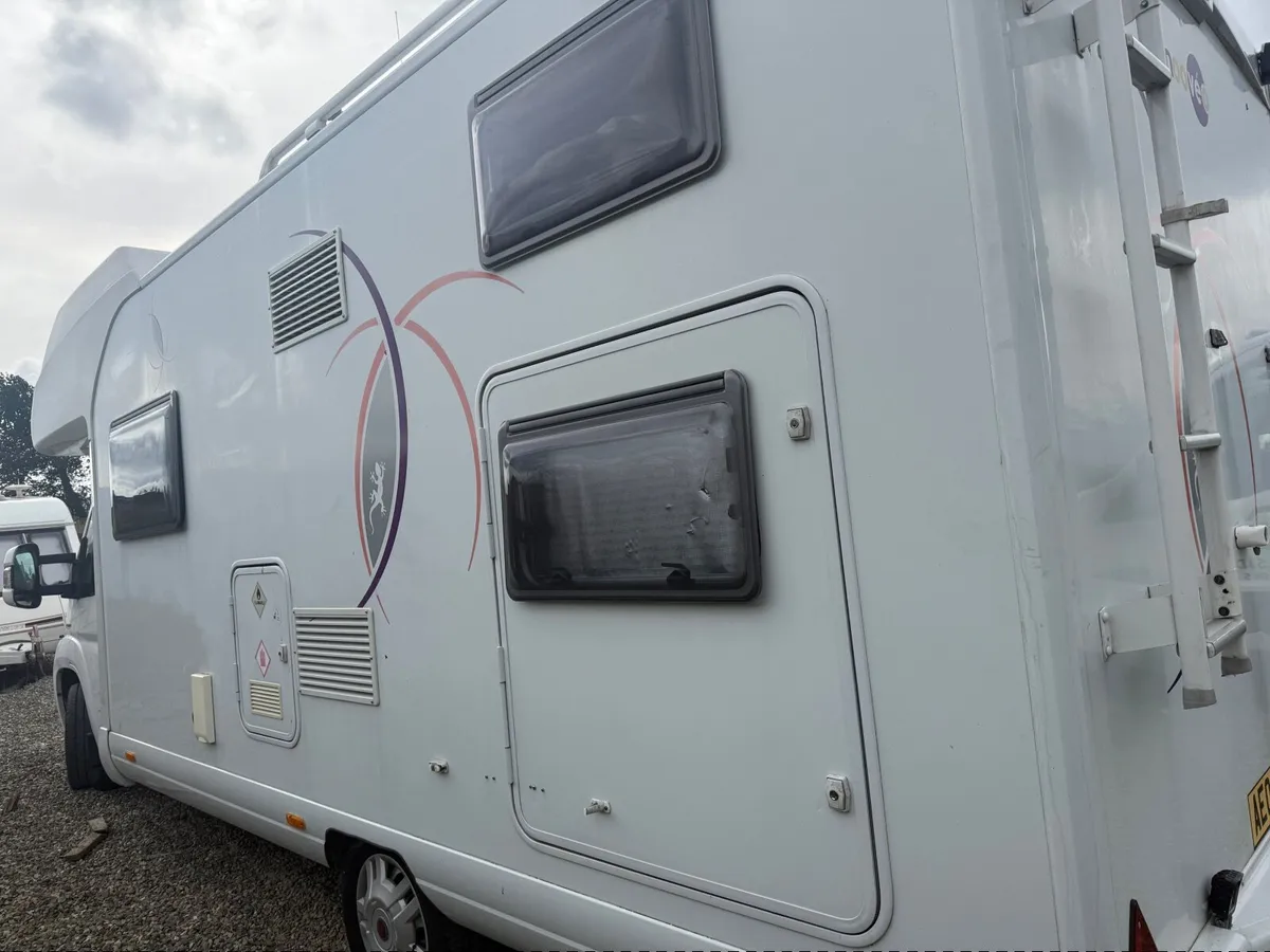 Camper van - Image 2