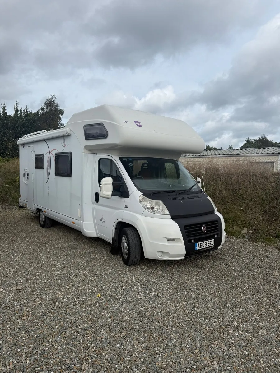 Camper van - Image 1