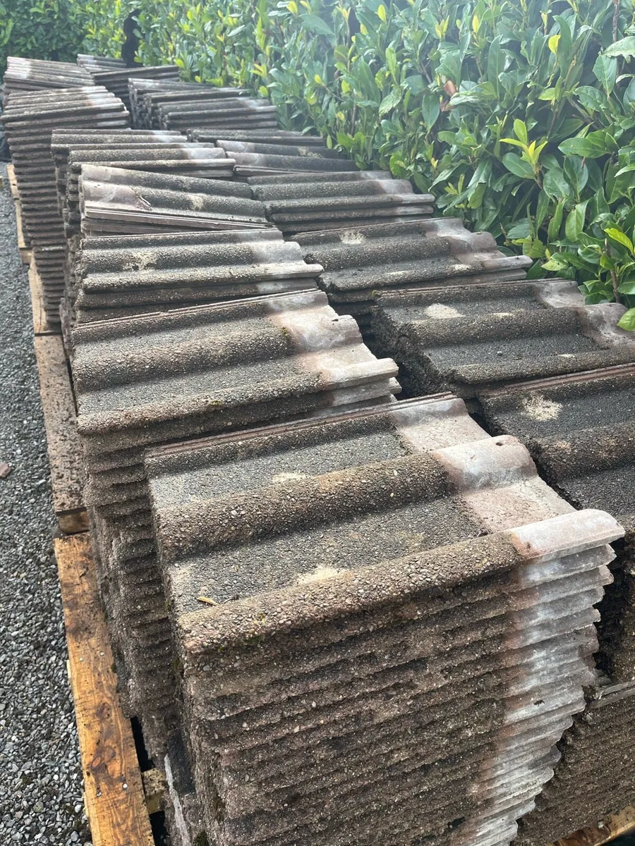 820 Redland 50 Roof Tiles in very good condition - Image 1