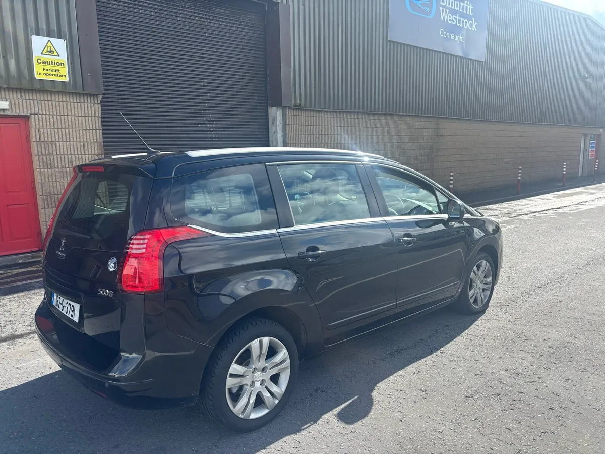 162 Peugeot 5008 - Image 4
