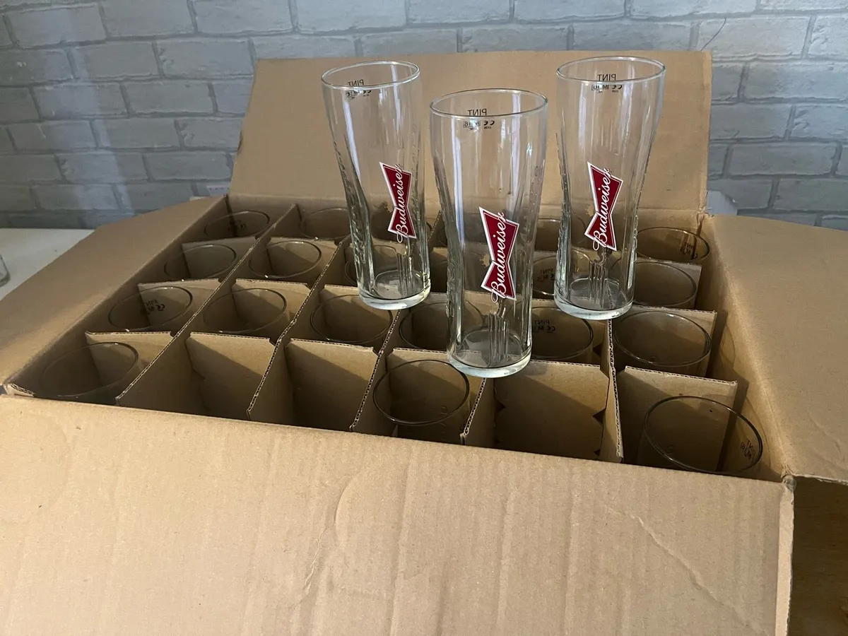 24 Budweiser pint glasses - Image 1