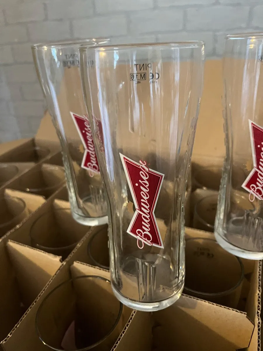 24 Budweiser pint glasses - Image 2