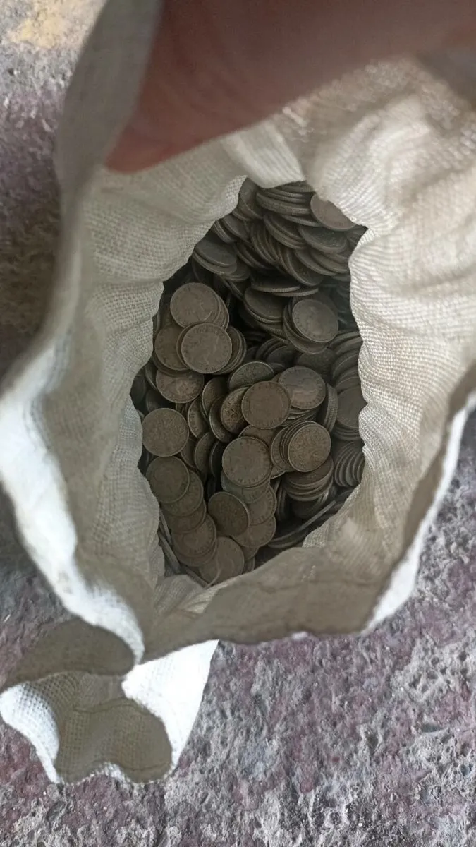 Massive bag of old UK 6 pence coins - Image 1
