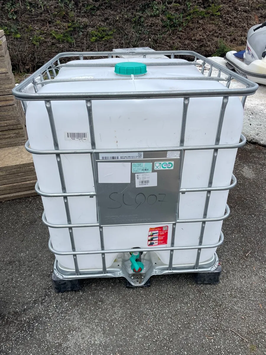 Large water tank €100 - Image 1