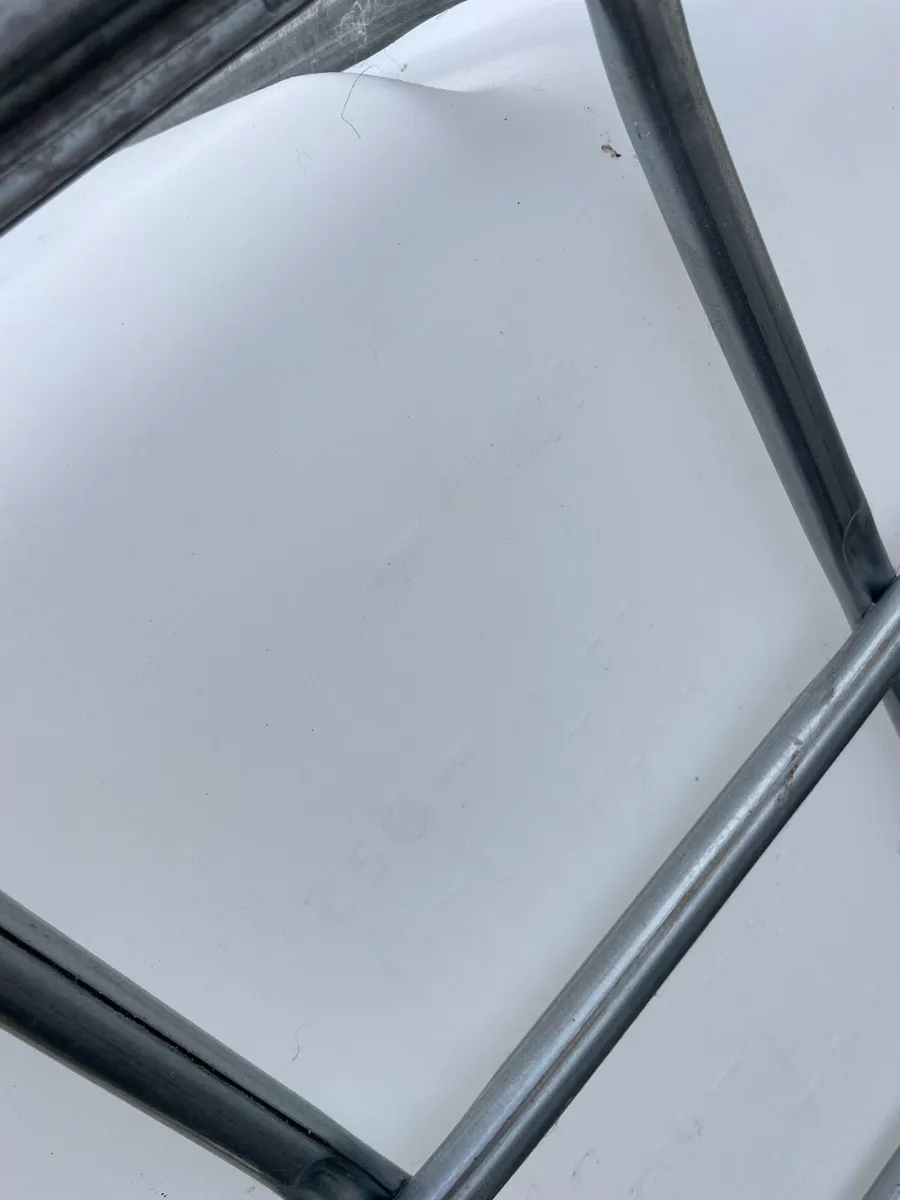 Large water tank €100 - Image 2