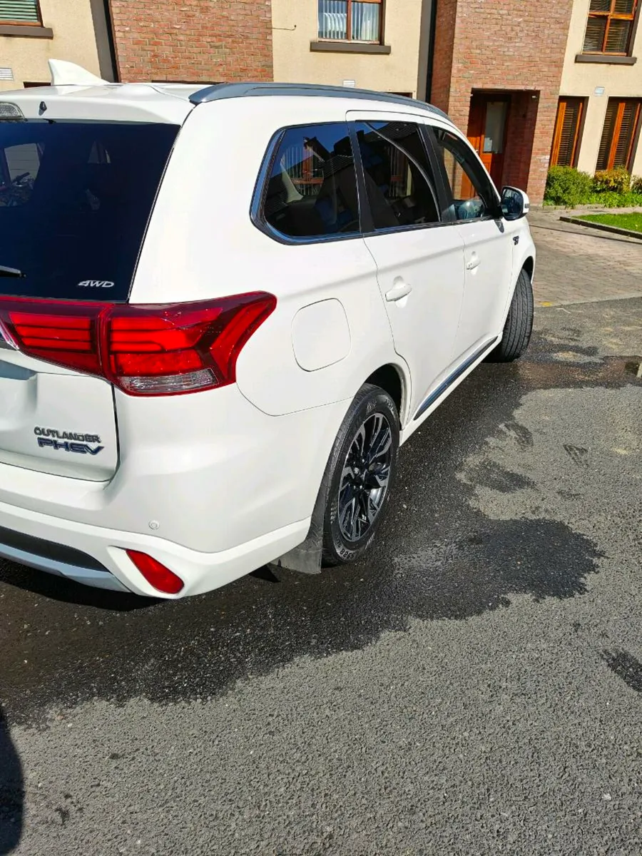 Car - Image 3