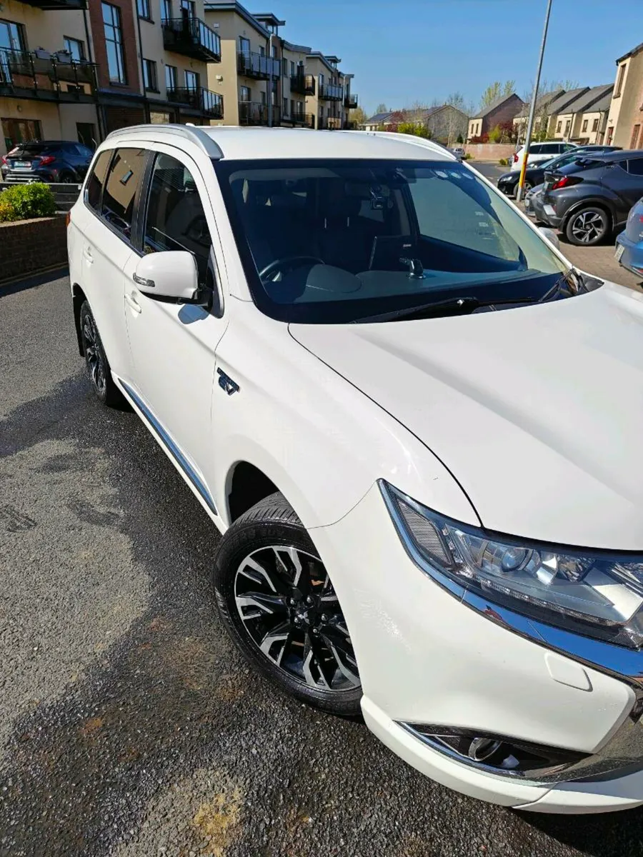 Car - Image 4