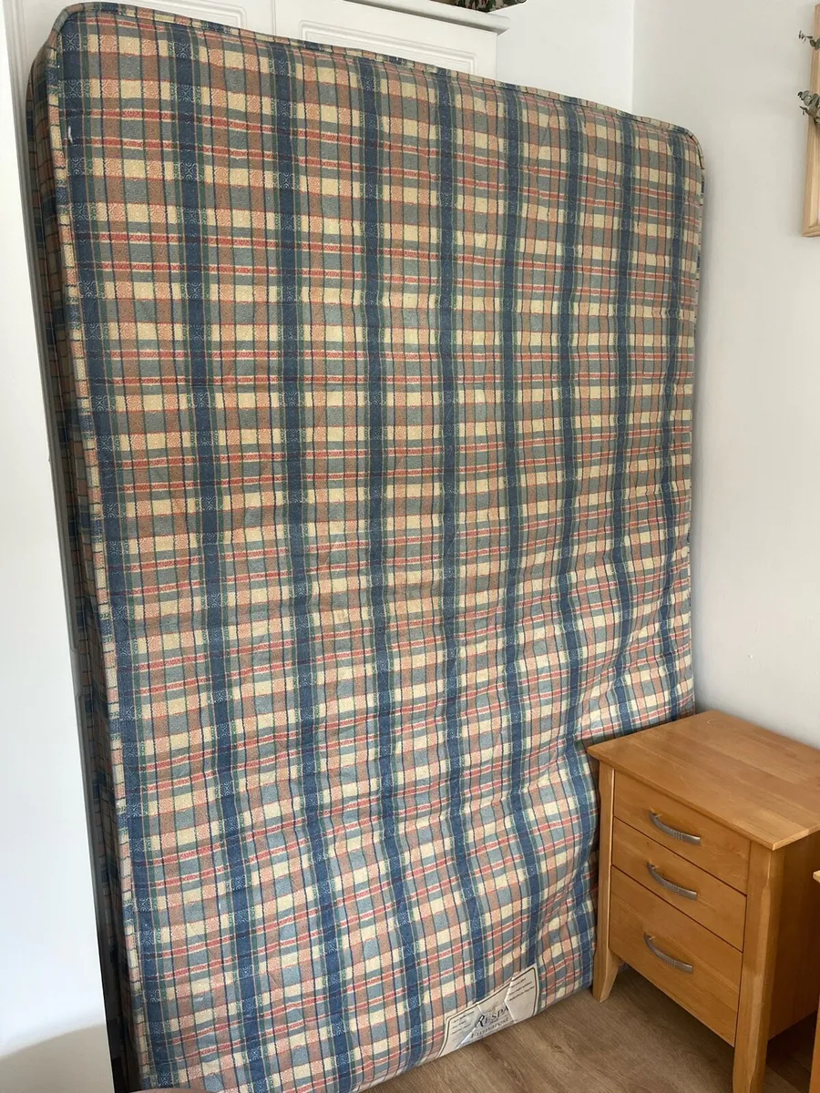 Double bed in wood + 2 side tables + mattress - Image 3