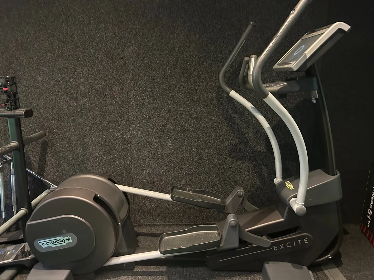 TECHNOGYM SYNCHRO ELLIPTICAL CROSS TRAINER - Image 2